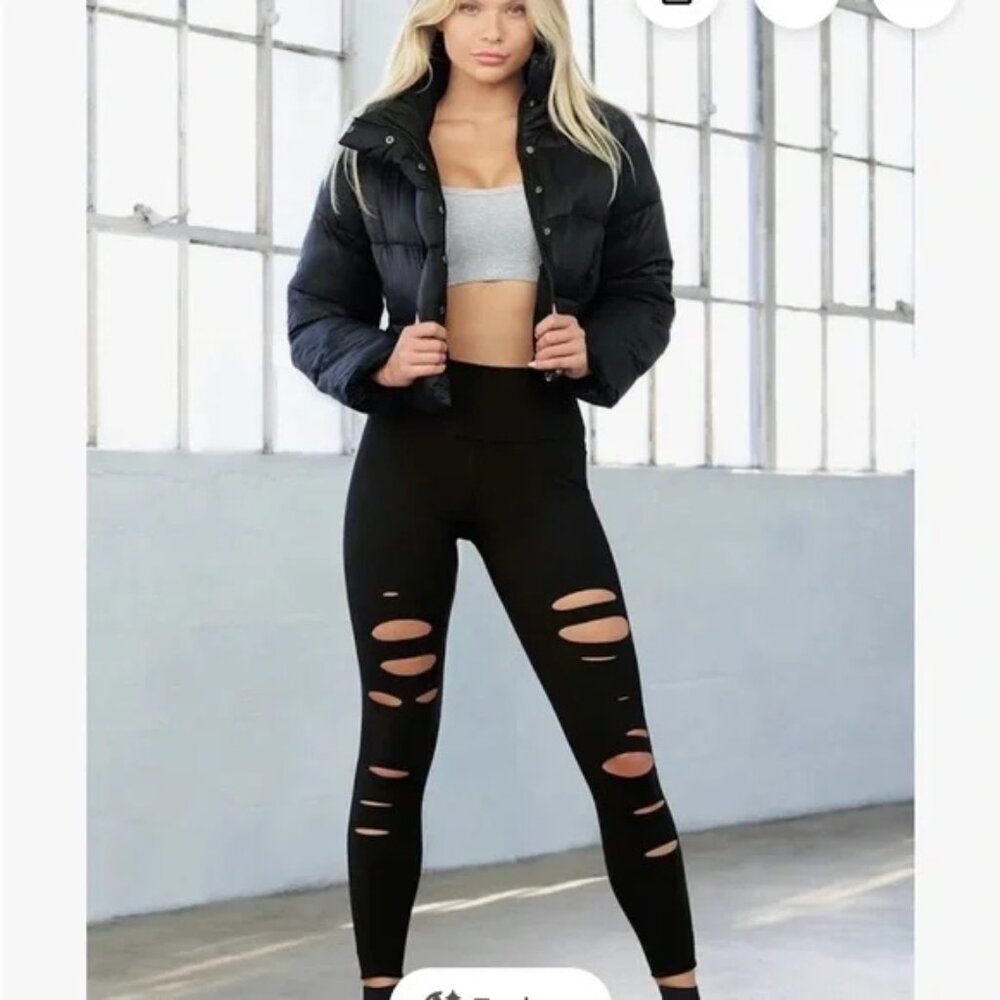 ALO Yoga 7/8 Ripped Warrior Leggings in Black